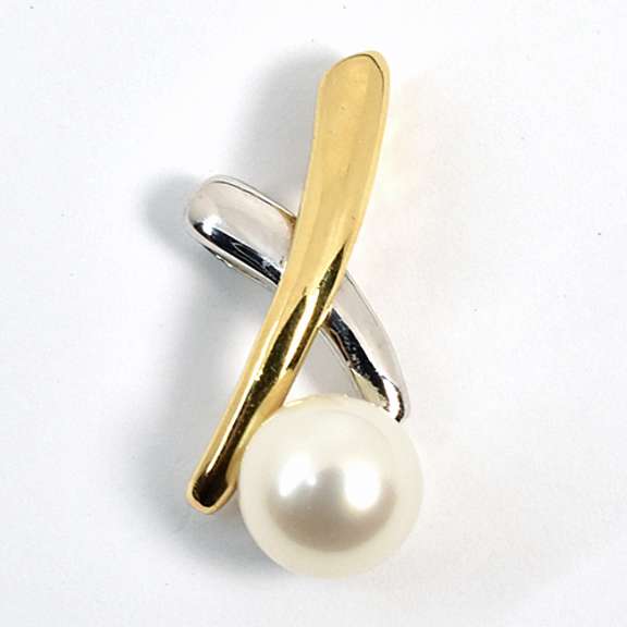 Delightful Modern Pearl Pendant