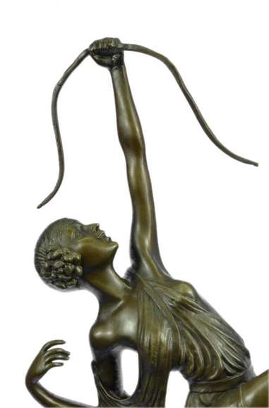 Dianne Hunter Bronze Statue