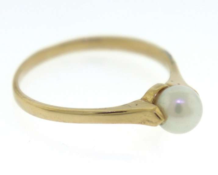 Simple Yellow Gold Pearl Ring