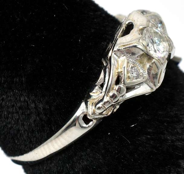 Elegant Antique 18KT Diamond Ring