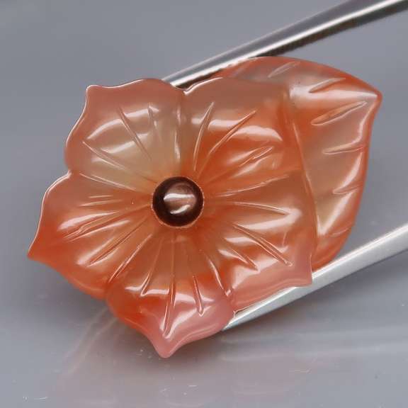 Translucent! 35.99ct Agate and Sapphire carving