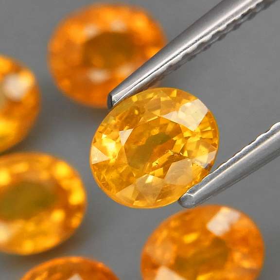 Full fire! 5.17ct top golden Sapphire set