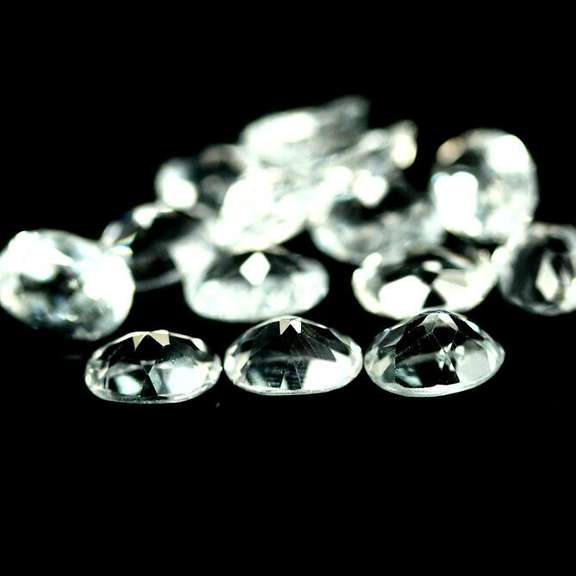 Glittering 14.04ct UNHEATED diamond white Topaz set
