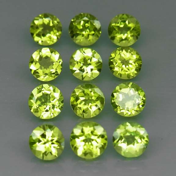 Fantastic 5.04ct 5mm round cut Peridot set