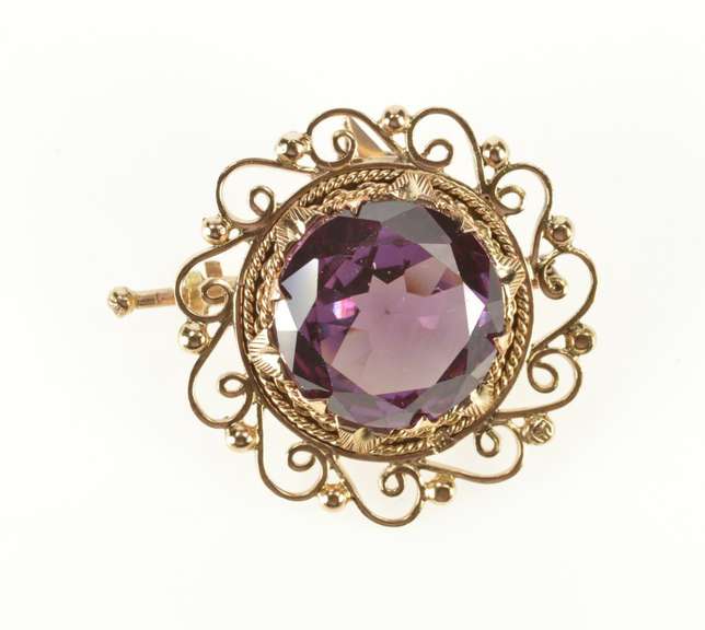 10K Yellow Gold Retro Round Scroll Trim Amethyst Statement Pendant/Pin