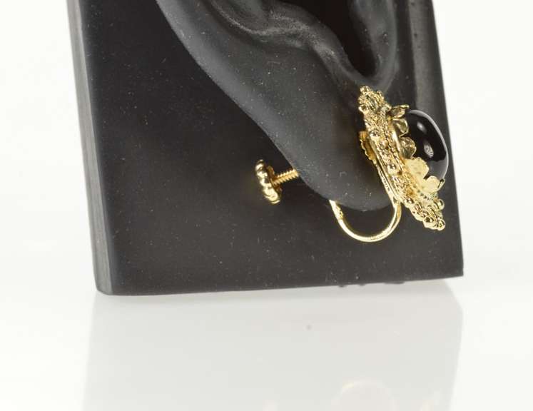 14K Yellow Gold Retro Black Onyx Cabochon Filigree Screw Back Earrings
