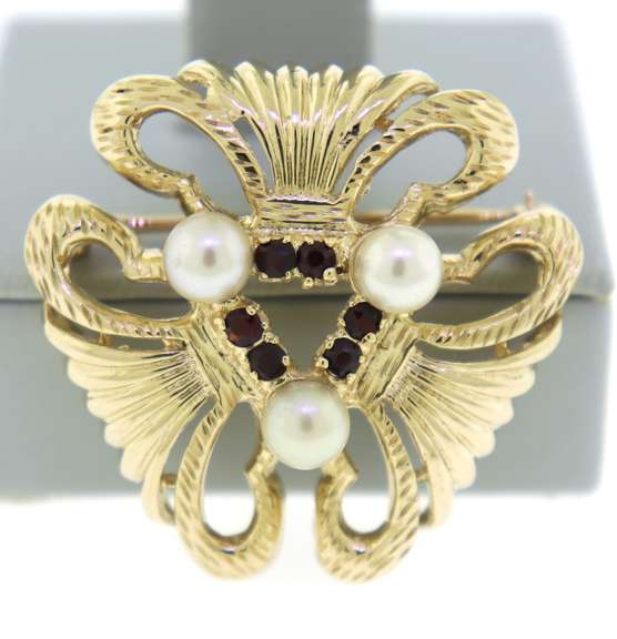 Pretty Yellow Gold Pearl and Garnet Brooch
