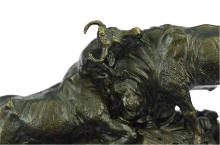 Combat De Taureaux Bronze Statue