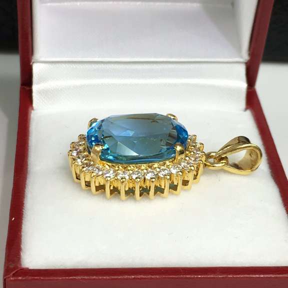 Amazing 24.00 Carat Blue Topaz Pendant, 14kt Gold