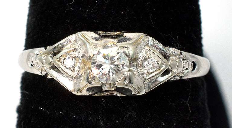 Elegant Antique 18KT Diamond Ring