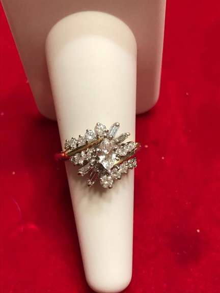 Ladies 14k gold diamond ring