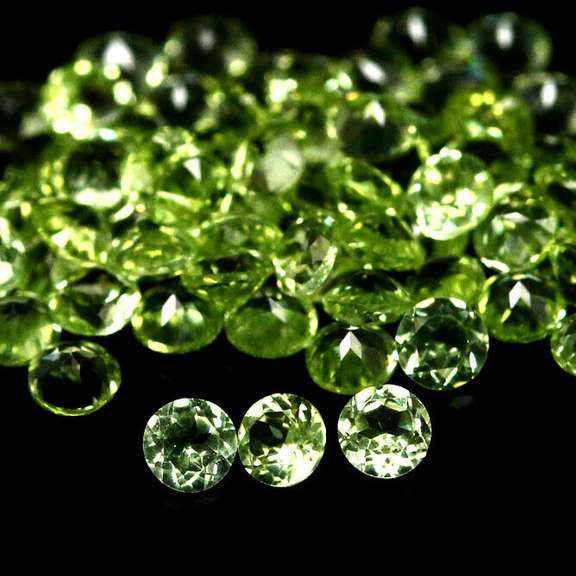 Brilliant 4.98ct set of matched diamond cut Peridot