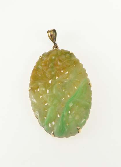 14K Yellow Gold Ornate Oval Carved Jadeite Flower Floral Motif Pendant