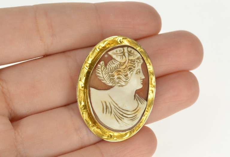 10K Yellow Gold Victorian Ornate Carved Lady Cameo Etched Pin/Brooch