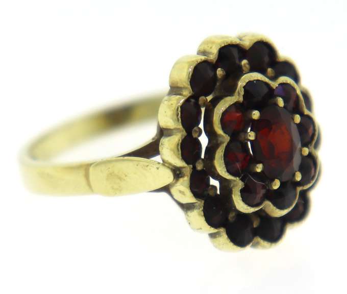 Beautiful Yellow Gold Garnet Scalloped Halo Ring