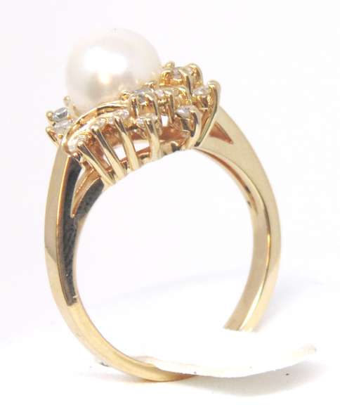 Favorite 7.25mm Pearl and Diamond Halo Ring