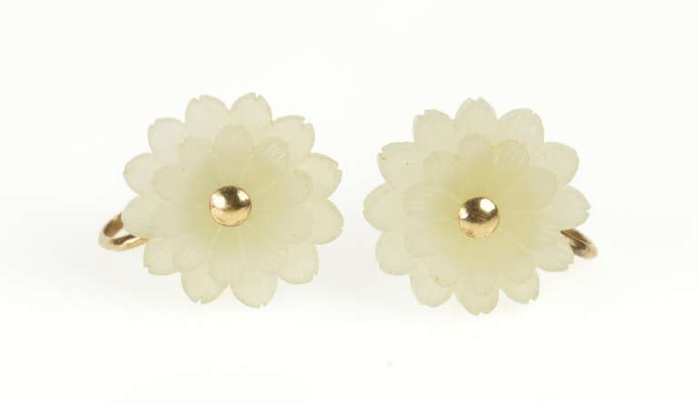 10K Yellow Gold Carved Quartz Daisy Flower Screw Back Earrings