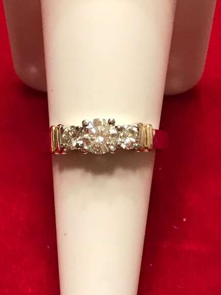 LADIES 14K GOLD AND DIAMOND RING 1.00 CARAT