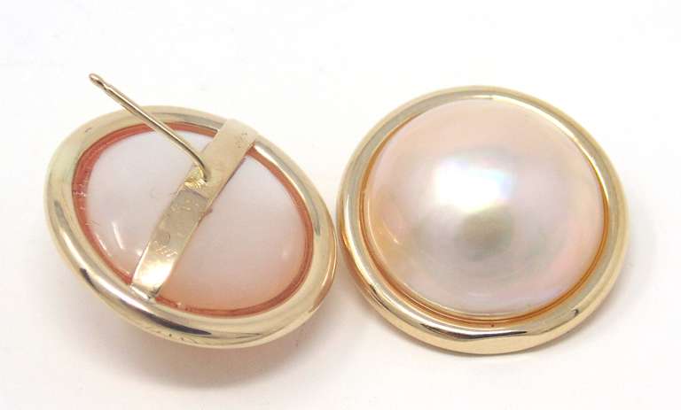 Elegant 14kt YG Round Mabe Pearl Earrings