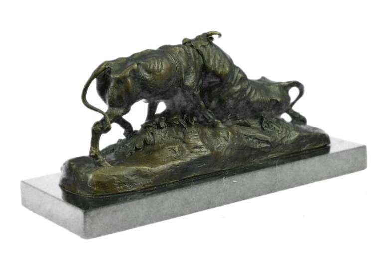 Combat De Taureaux Bronze Statue