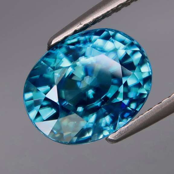Top French blue 5.62ct Zircon with non-stop flashing