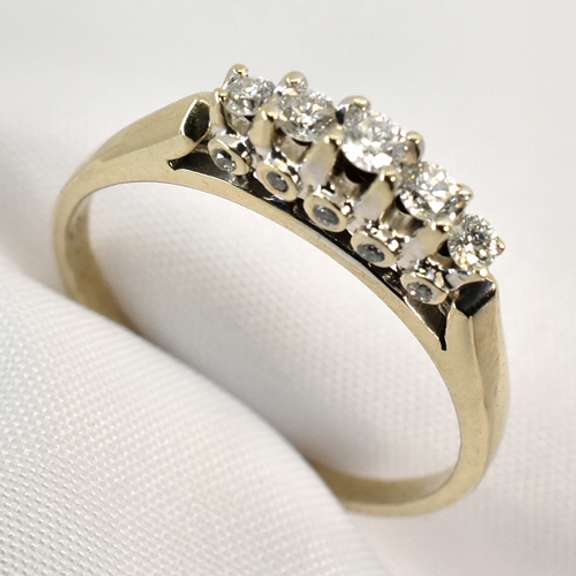 Flashy Little WG Diamond Ring