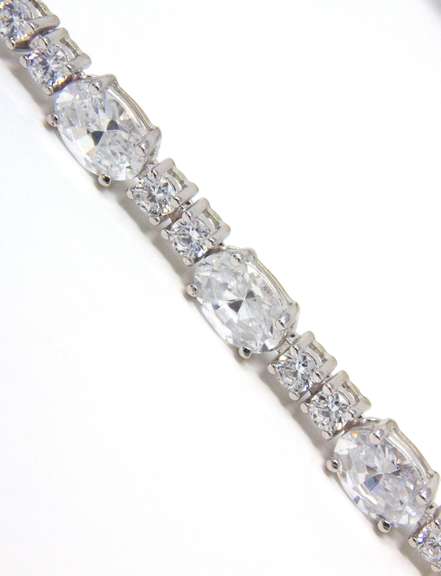Elegant Oval & Round CZ Lin Bracelet