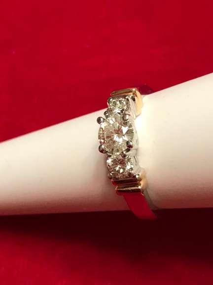 LADIES 14K GOLD AND DIAMOND RING 1.00 CARAT