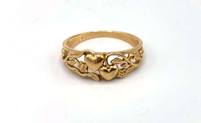 Stylish 14kt Hearts Band