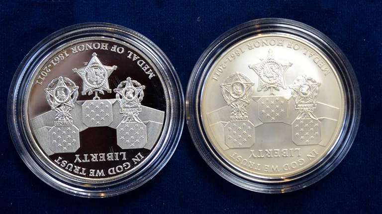 2011 Medal Of Honor Commemorative Coins Set BU & Proof