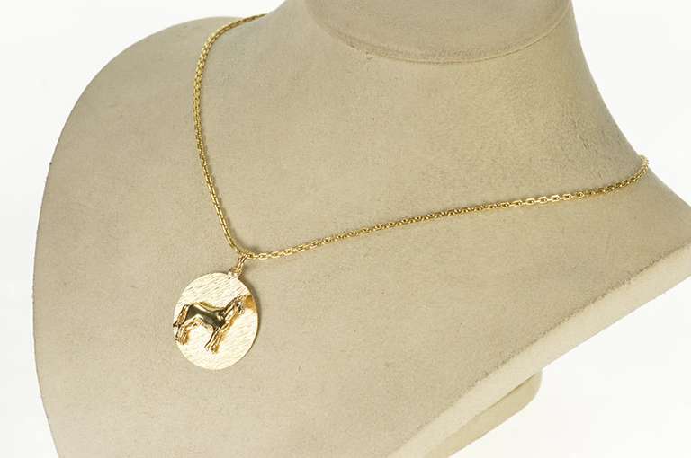 14K Yellow Gold 1960's Retro 3D Horse Round Equestrian Charm/Pendant