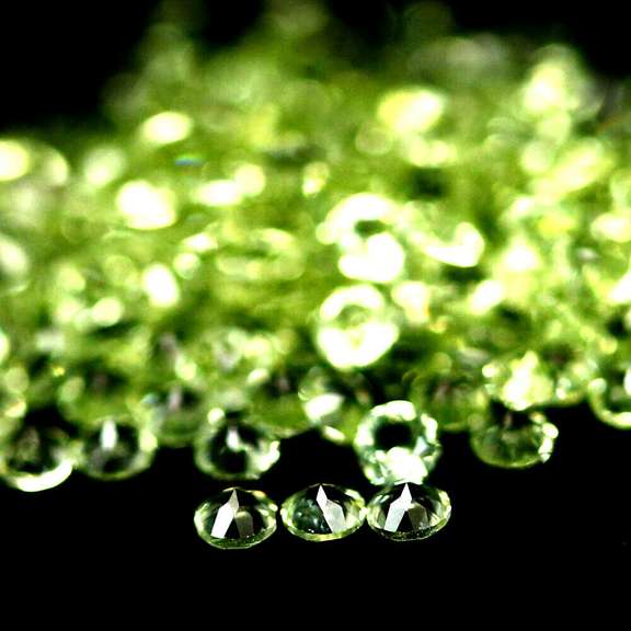 Brilliant 5.19ct set of matched diamond cut Peridot