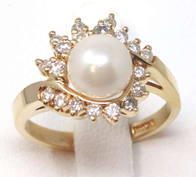 Favorite 7.25mm Pearl and Diamond Halo Ring