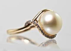 Exceptional 18K South Sea Pearl and Diamond Ring