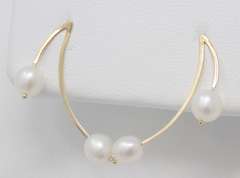 Gorgeous Pearl Curved Earrings in 14kt