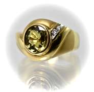 Elegant 18K Yellow-Green Sapphire Ring