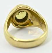 Elegant 18K Yellow-Green Sapphire Ring