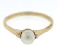 Simple Yellow Gold Pearl Ring