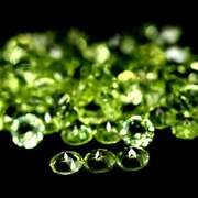 Brilliant 4.98ct set of matched diamond cut Peridot