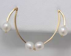Gorgeous Pearl Curved Earrings in 14kt