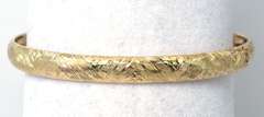 Luxurious Etched Bangle in Yellow Gold