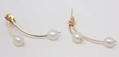 Gorgeous Pearl Curved Earrings in 14kt