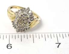 Sparkly Diamond Cluster Ring in Yellow Gold