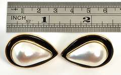 Sophisticated Mobé Pearl & Onyx Earrings in 14K YG