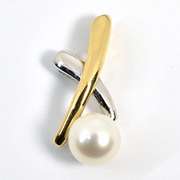 Delightful Modern Pearl Pendant
