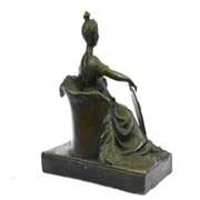 Opulent of Royal Woman Bronze Statue