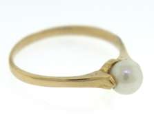 Simple Yellow Gold Pearl Ring