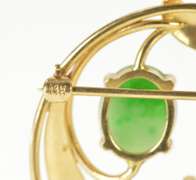 14K Yellow Gold Art Nouveau Jade Cabochon Floral Swirl Pin/Brooch