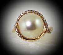 Exceptional 18K South Sea Pearl and Diamond Ring