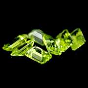 Gorgeous 4.11ct 7 piece emerald cut Peridot set